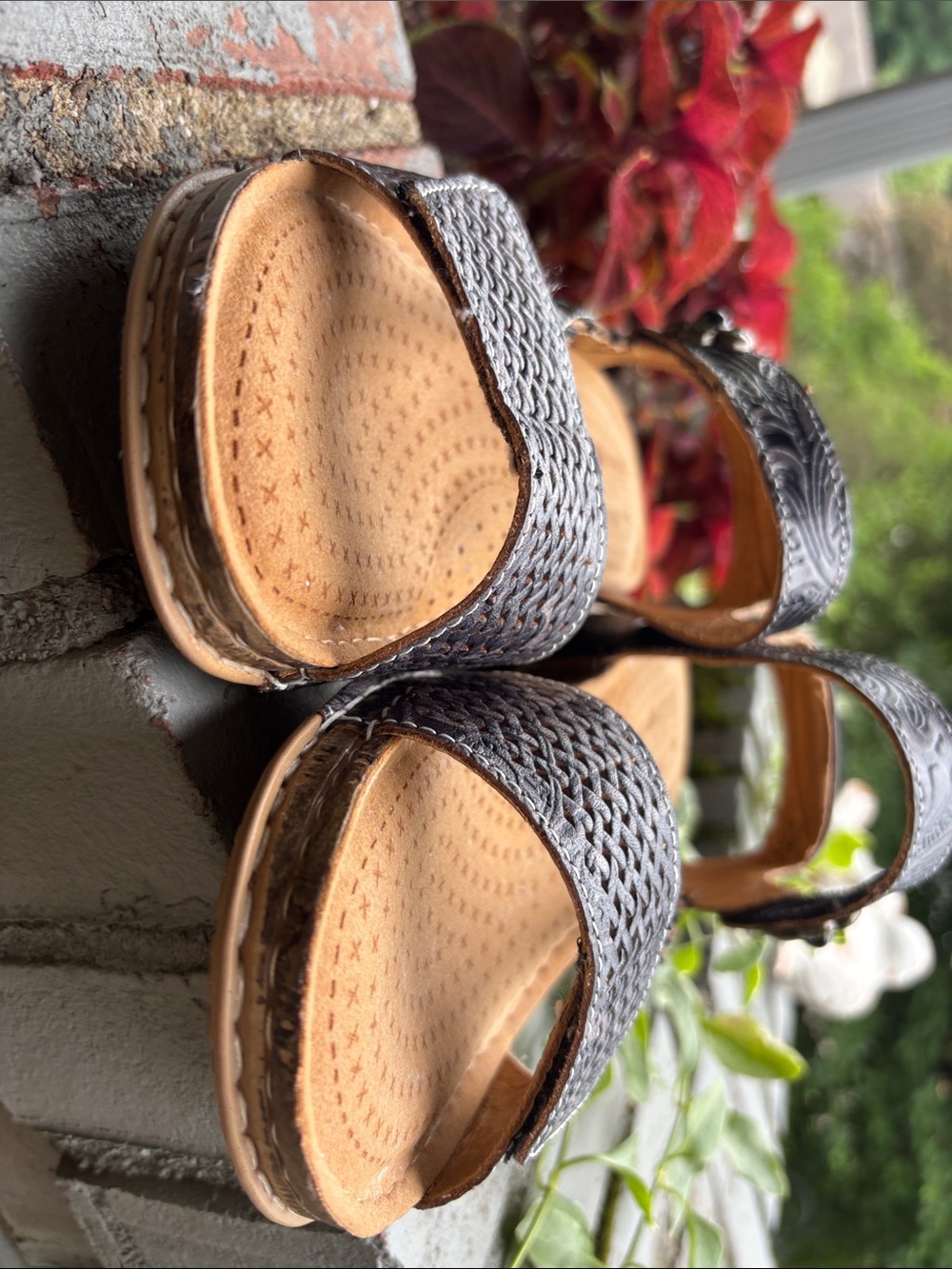 L'Artiste by Spring Step "Popular" Floral Embossed Leather Sandals - Sz 39  (8) - Picture 6 of 9